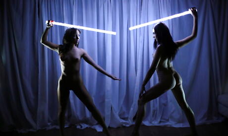 Foxy babes Jenna Sativa and Marley Brinx have lesbian sex 